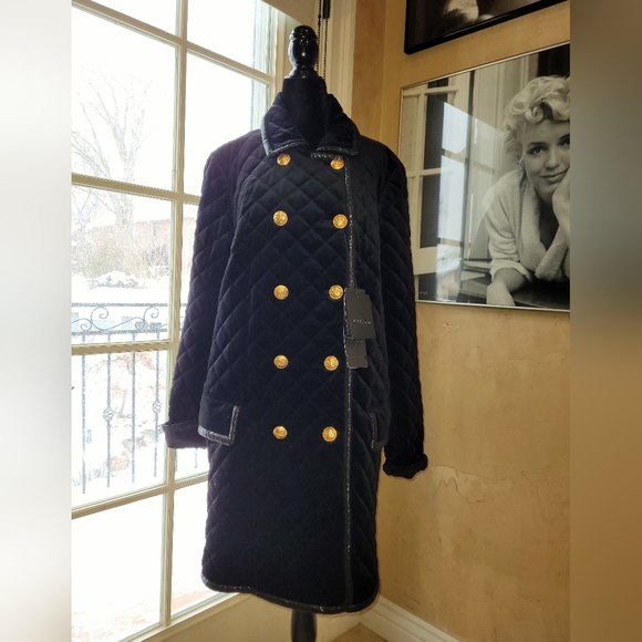 ESCADA Black Quilted Coat with Gold-Tone Buttons. Size 40 - Picture 8 of 16